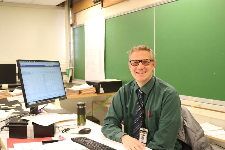 Mr.+Ringer+and+NAs+Comp-Sci+program+are+extremely+popular+among+students.
